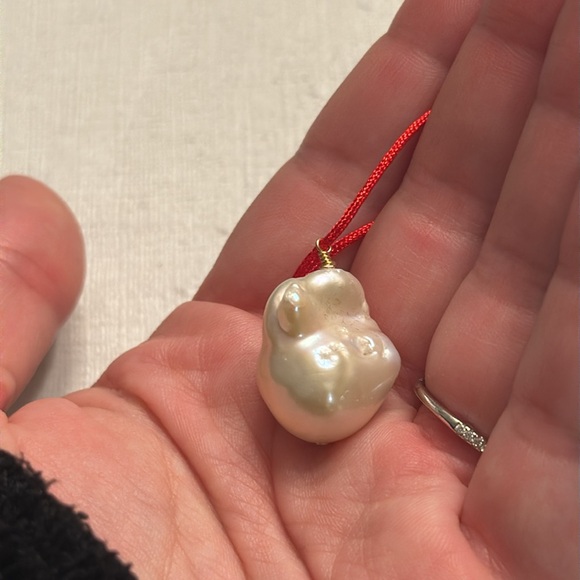 COCONUT LOVE RED RAIN AQUA PEARL NECKLACE - Picture 3 of 5